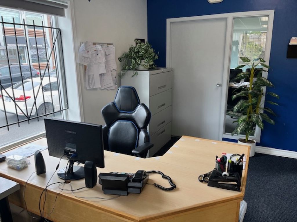 Commercial space on Lajeunesse street ideal for shops and businesses seeking  presence and visibility.