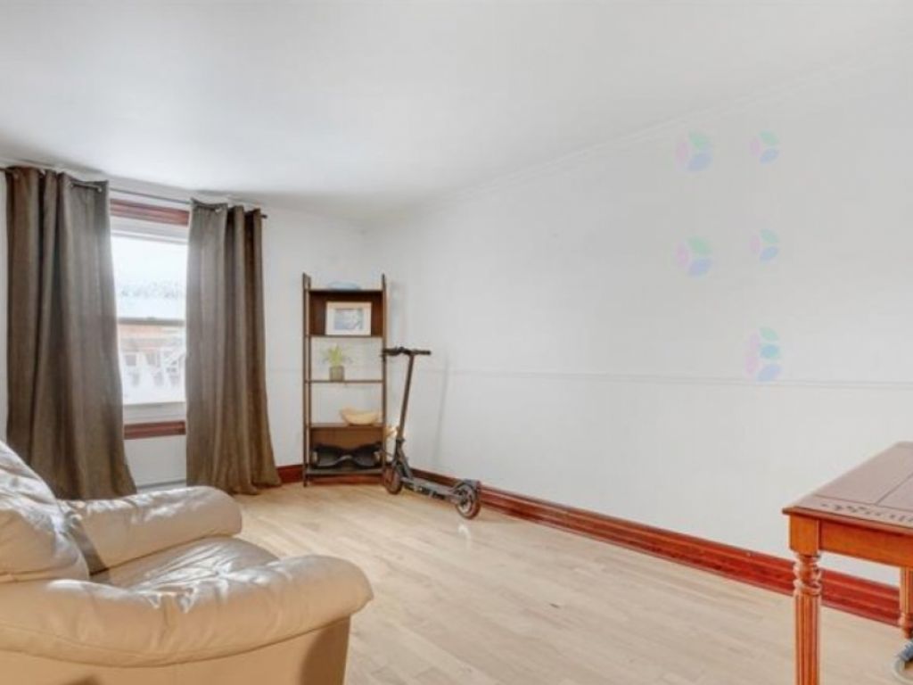 B�tisse comm sur boul. Cur�-Labelle � Sainte-Rose 