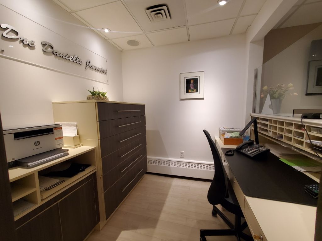 OFFICE TO RENT 755 SQF, PLATEAU MONT-ROYAL, NEAR METRO SHERBROOKE