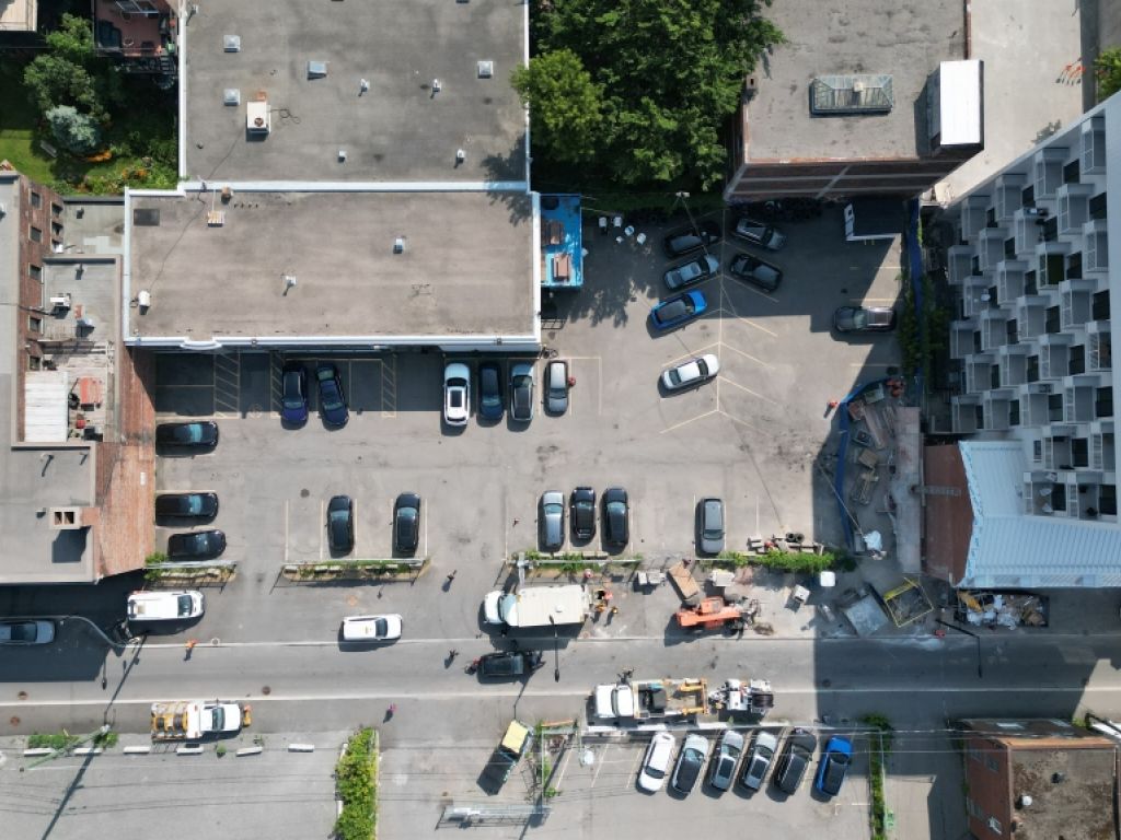 Retail space Griffintown-dealership