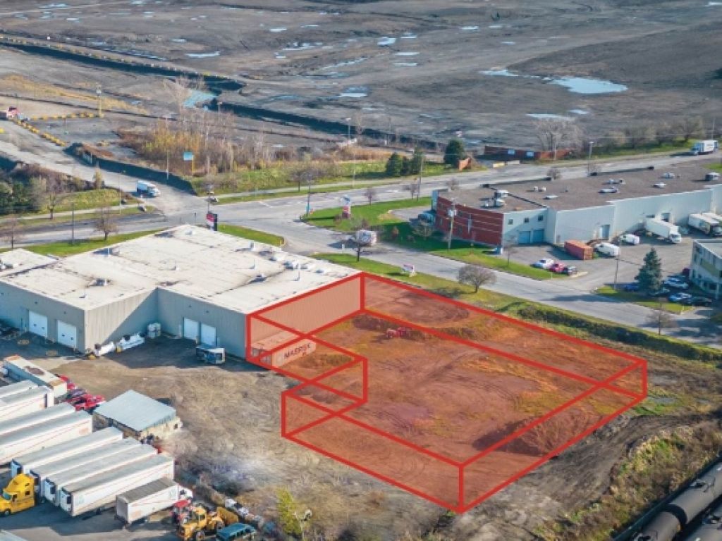 Industrial space to be built 15,000 to 40,000 sqft - La Prairie