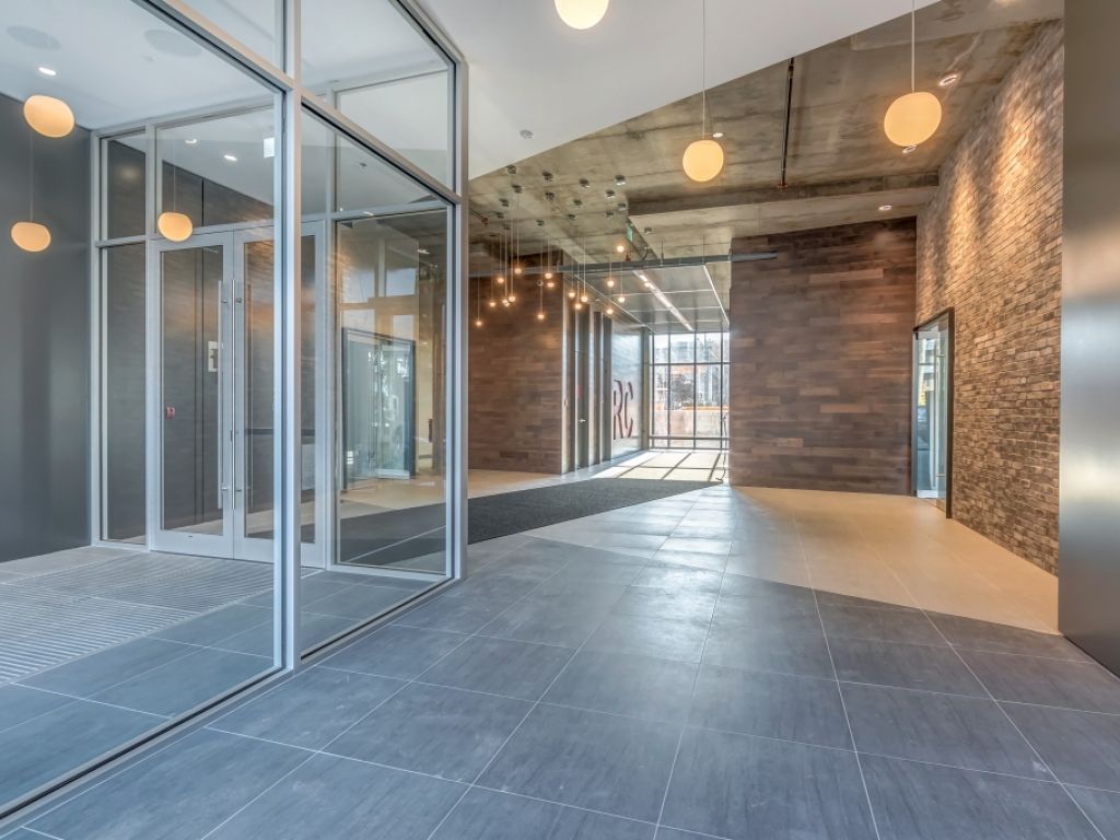 Espace de bureau neuf  louer au Mile-Ex 