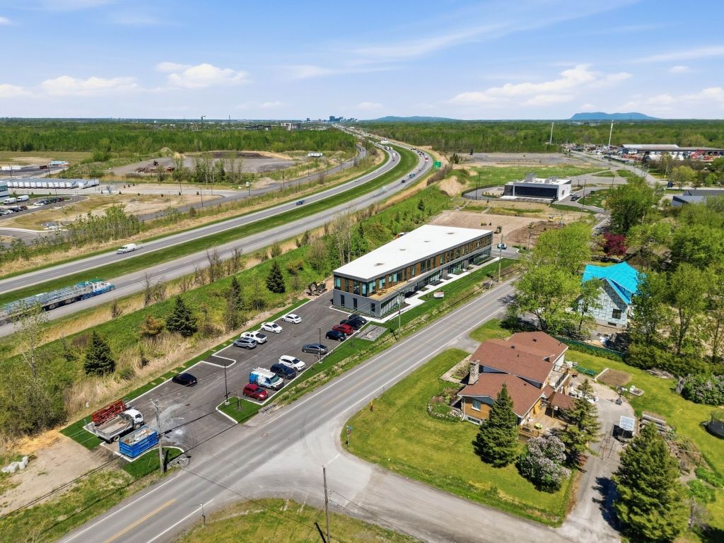Espace Industriel et Commercial de 1er Choix � Louer