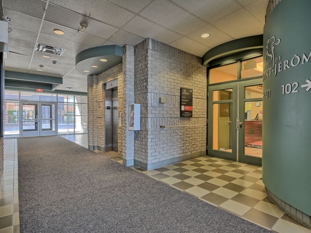 Local / Bureau 2100  6360 pc Centre-ville Saint-Jrme 