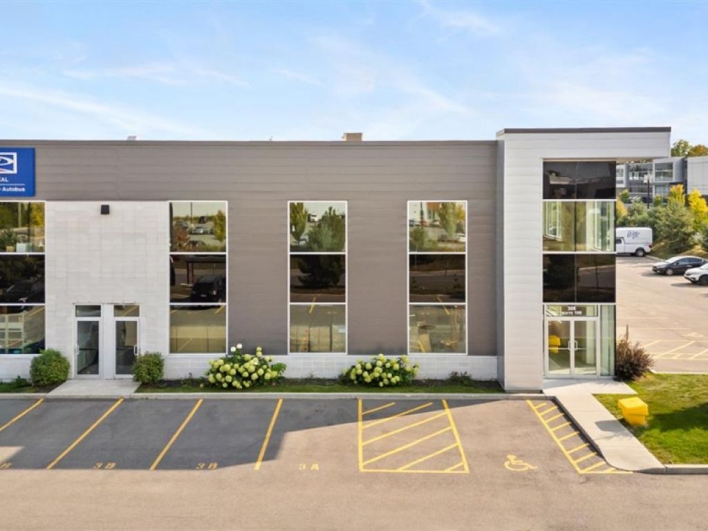 Industrial/Office/Showroom Space for Rent � 306 All�e du Golf, unit 104-112, Saint-Eustache
