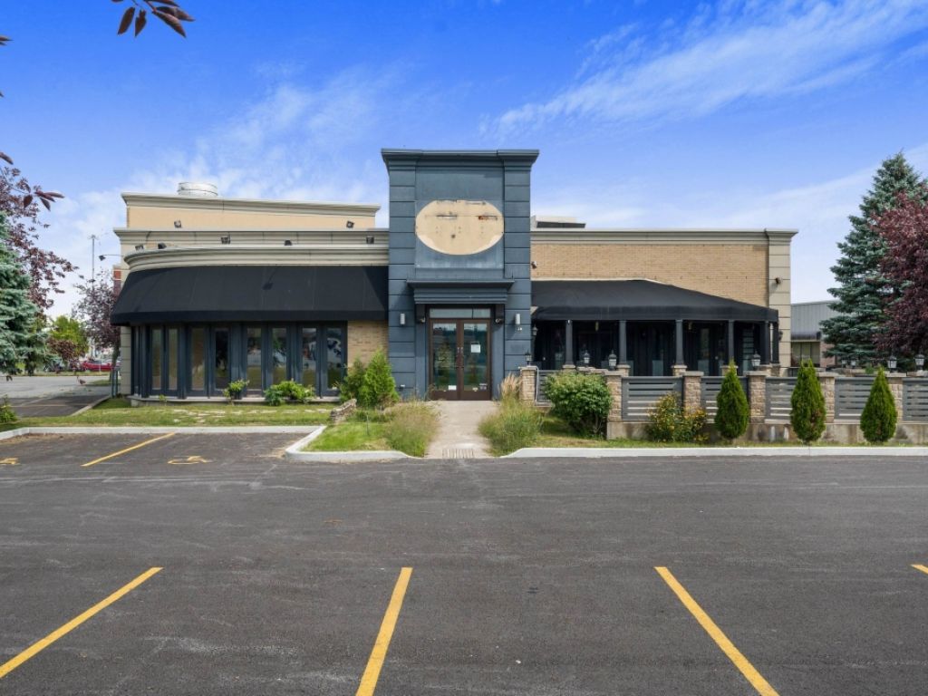 Commercial space 2,398 or 3,497 sq. ft. for rent Boucherville