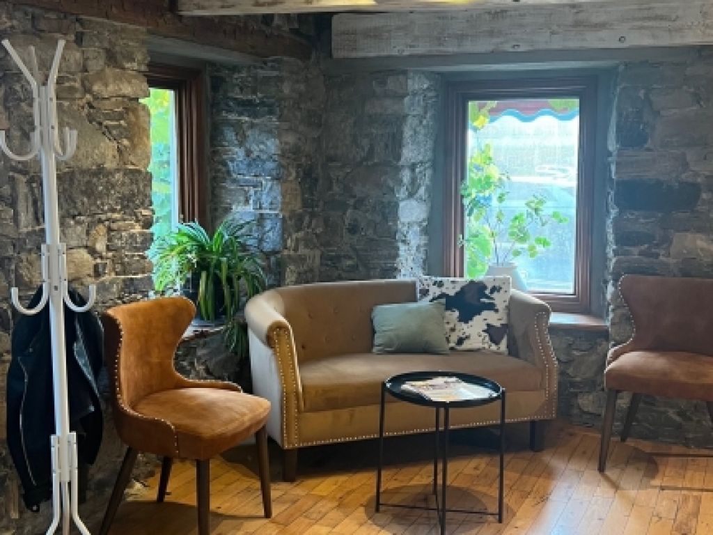 Commercial office for rent in Laval