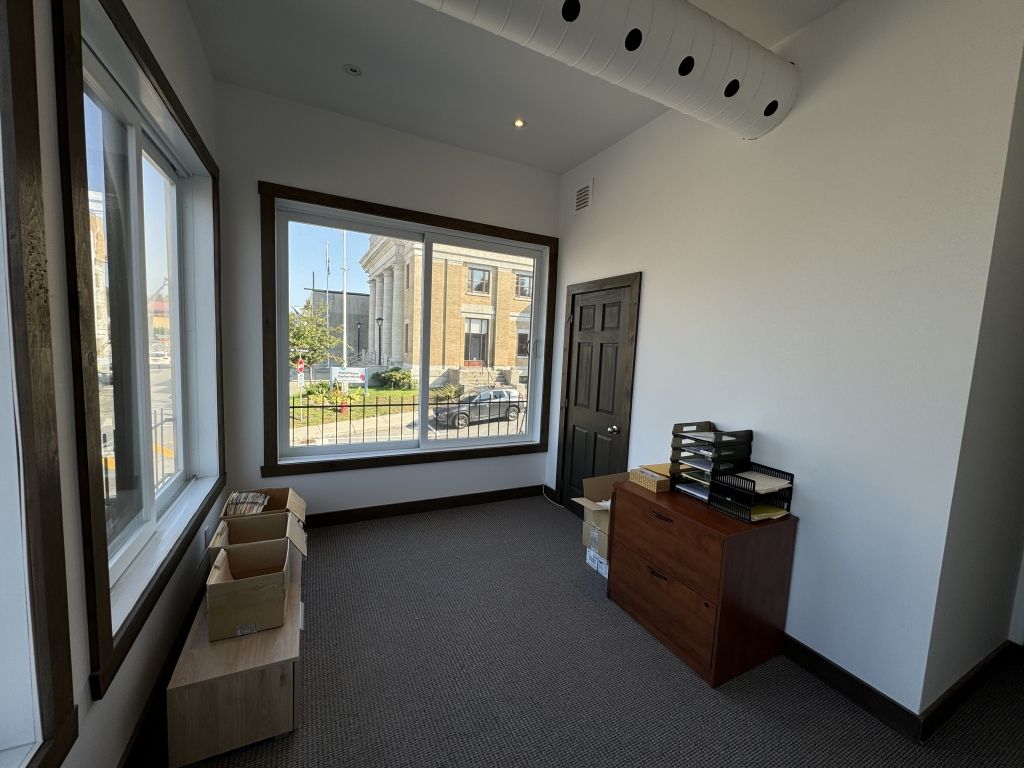 Bureau commercial tout inclus à louer 