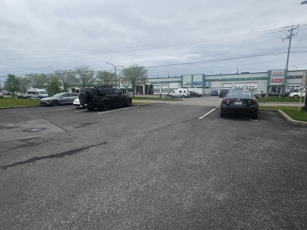 Local commercial  louer | 1445, boulevard Central, Qubec