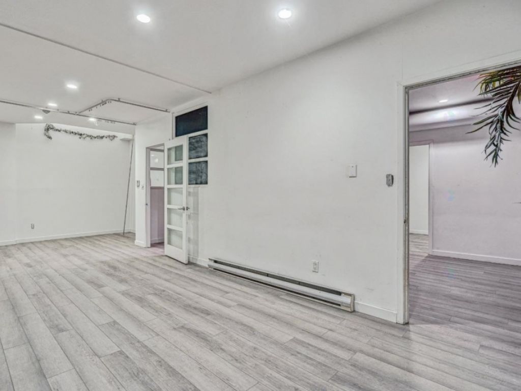 3 commercial units + garage � Duluth St., Plateau-Mont-Royal