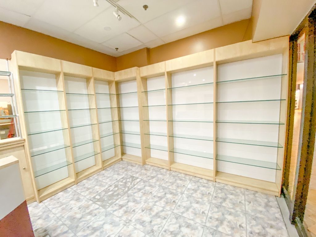 Former hairdressing premises for rent - Place La Citire