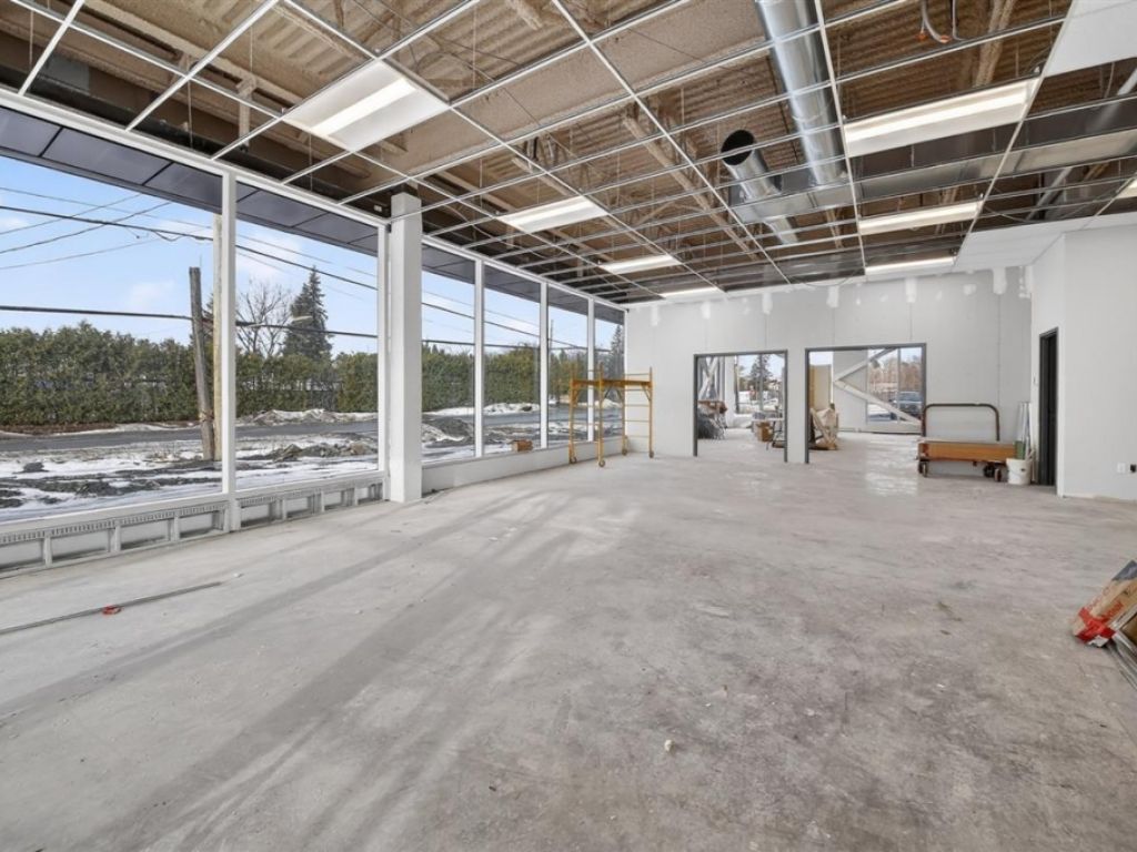Industrial building for sale
