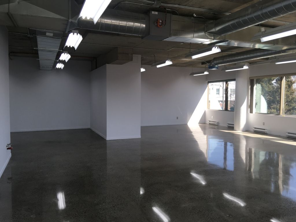 Industrial space 734 to 1424 sq.ft. (with kitchenette and 1 office) in Montreal-Nord!
