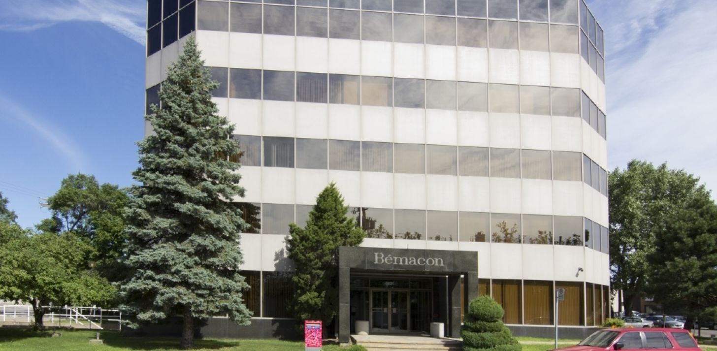 Industrial space of 734 sq.ft. (with kitchinette and one office) in Montreal-Nord! - For Rent