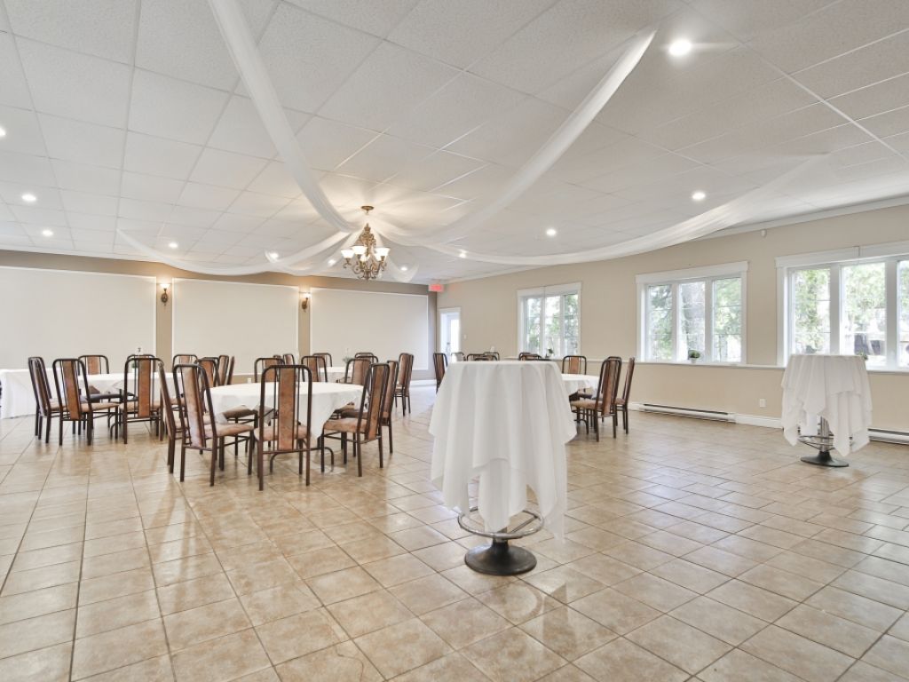 Restaurant with reception room for sale