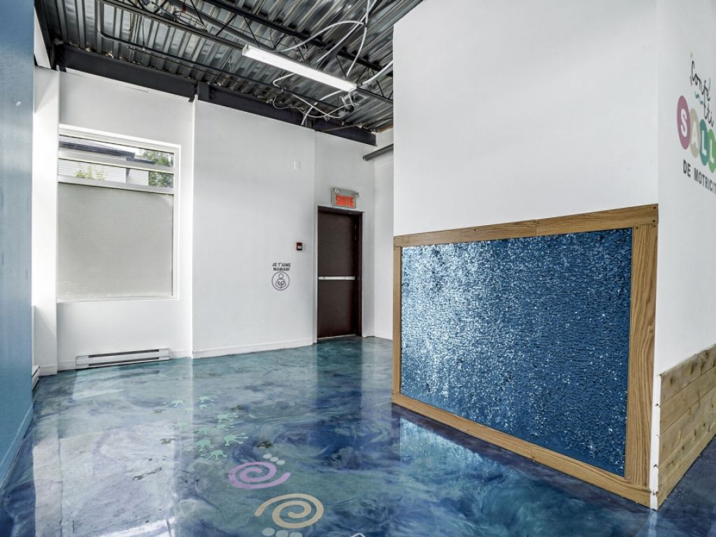 Espace commercial Unit de coin  louer