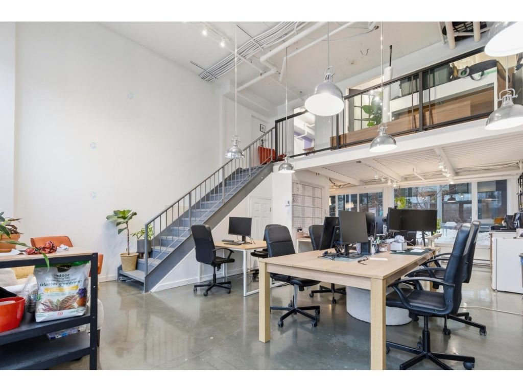 Bright professional commercial space on 2 stories in Plateau Mont-Royal
