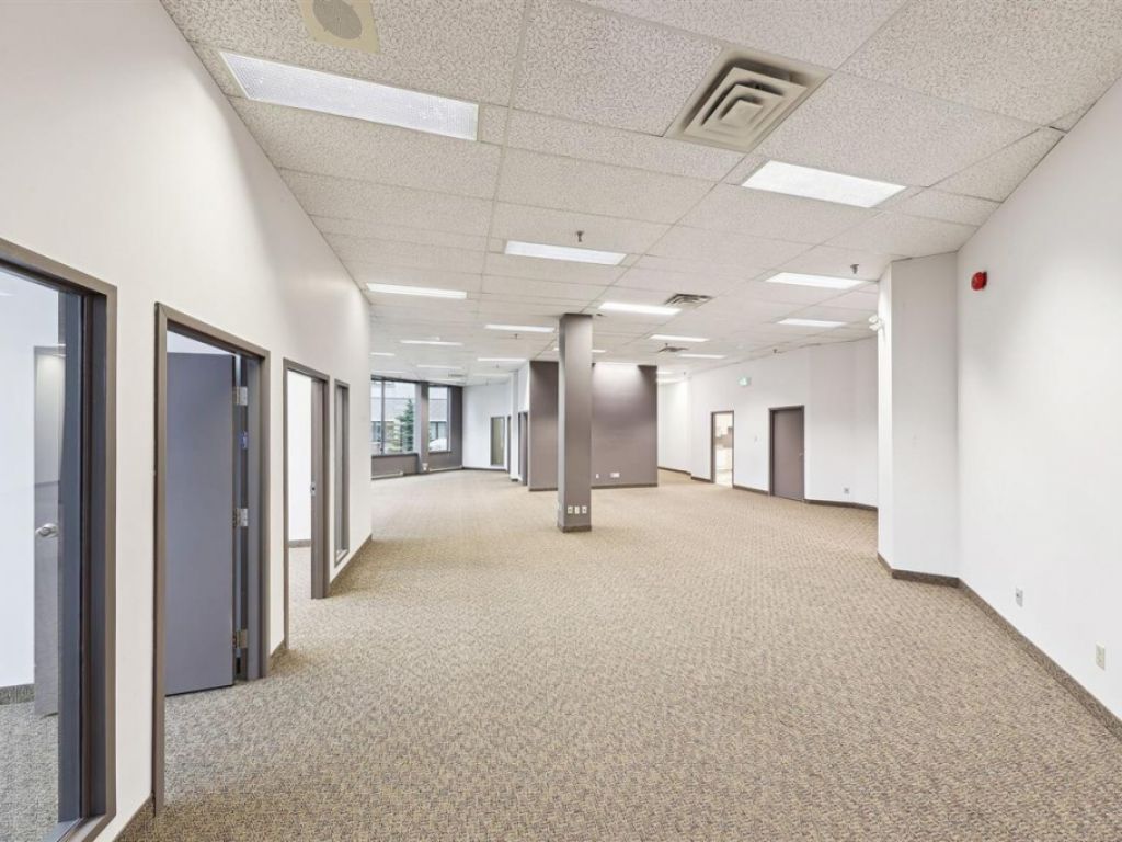 Office space for lease - 666 Boul. St-Martin O., local 110