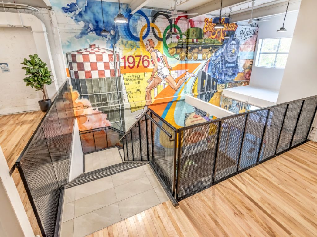 Renovated office space for rent in HOMA, loft-style sunny corner