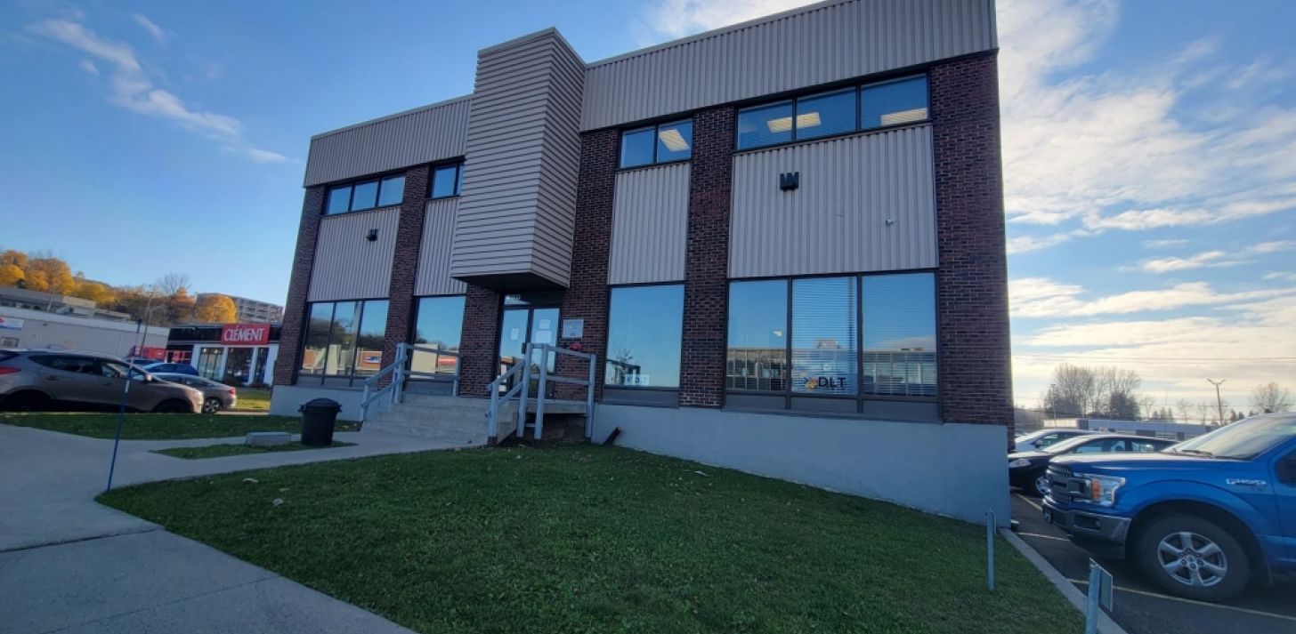 LOCAL COMMERCIAL OU DE BUREAU - SAINTE-FOY - For Rent