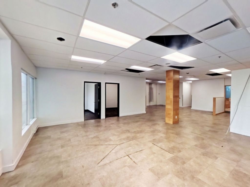 Local commercial � louer � Vanier � 303, boulevard Pierre-Bertrand, local 102B