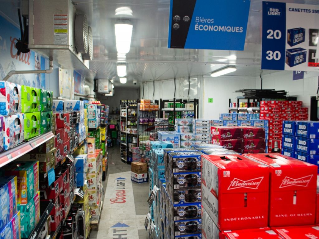 For sale - Formule-1 Convenience Store