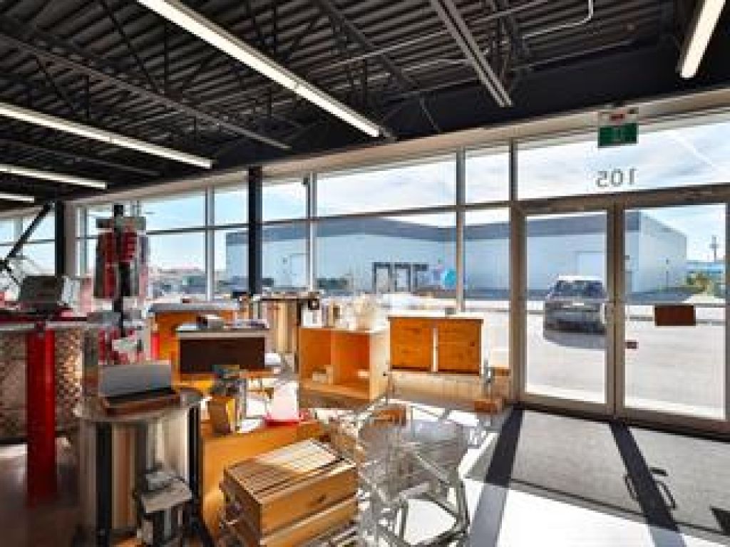  Space for rent (industrial - commercial - showroom - offices)