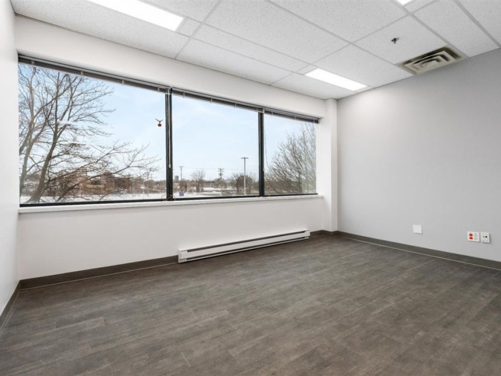 Office space for lease - 666 Boul. St-Martin O., local 220