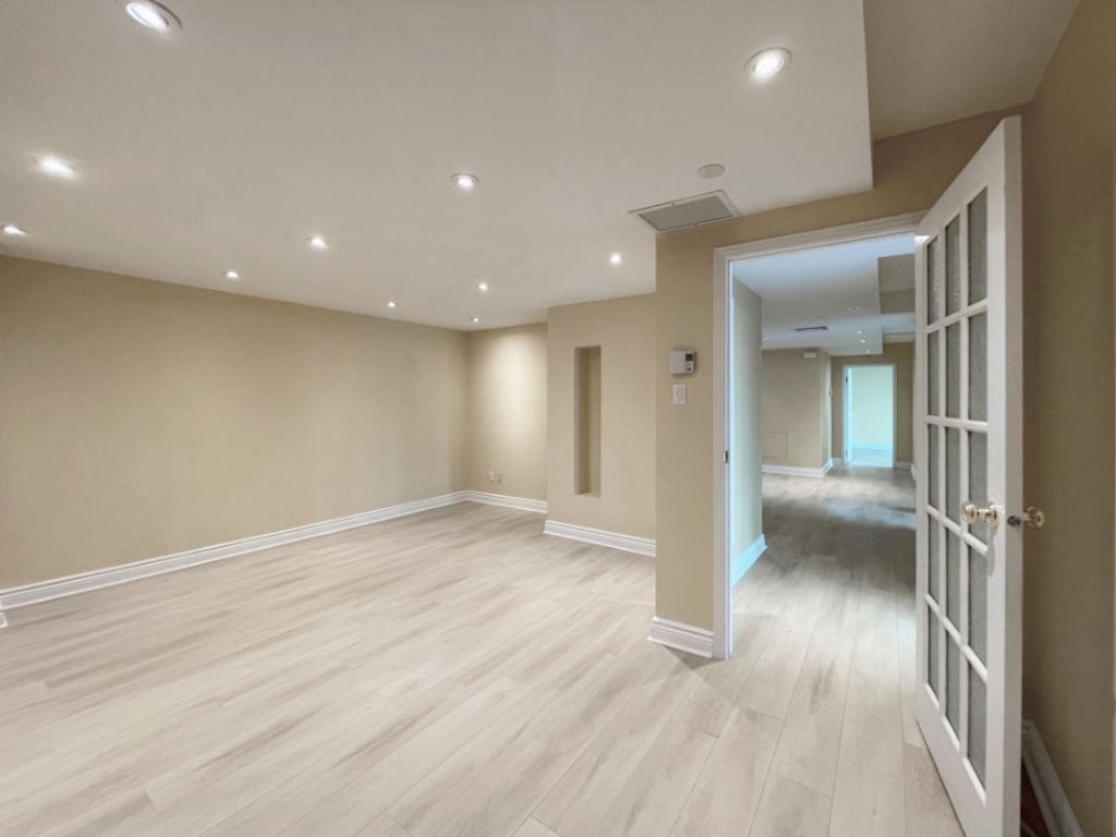 Prime location in the heart of Old Montr�al