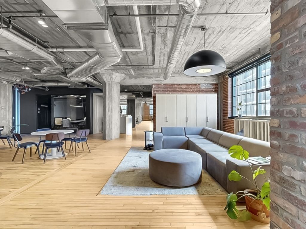 High-quality turnkey furnished office space for lease in Outremont