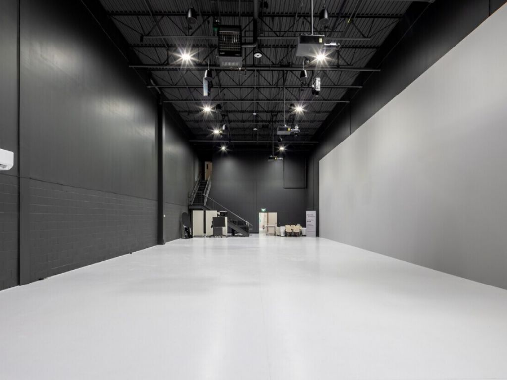 Espace industriel � Louer Laval - 6 985 PI2