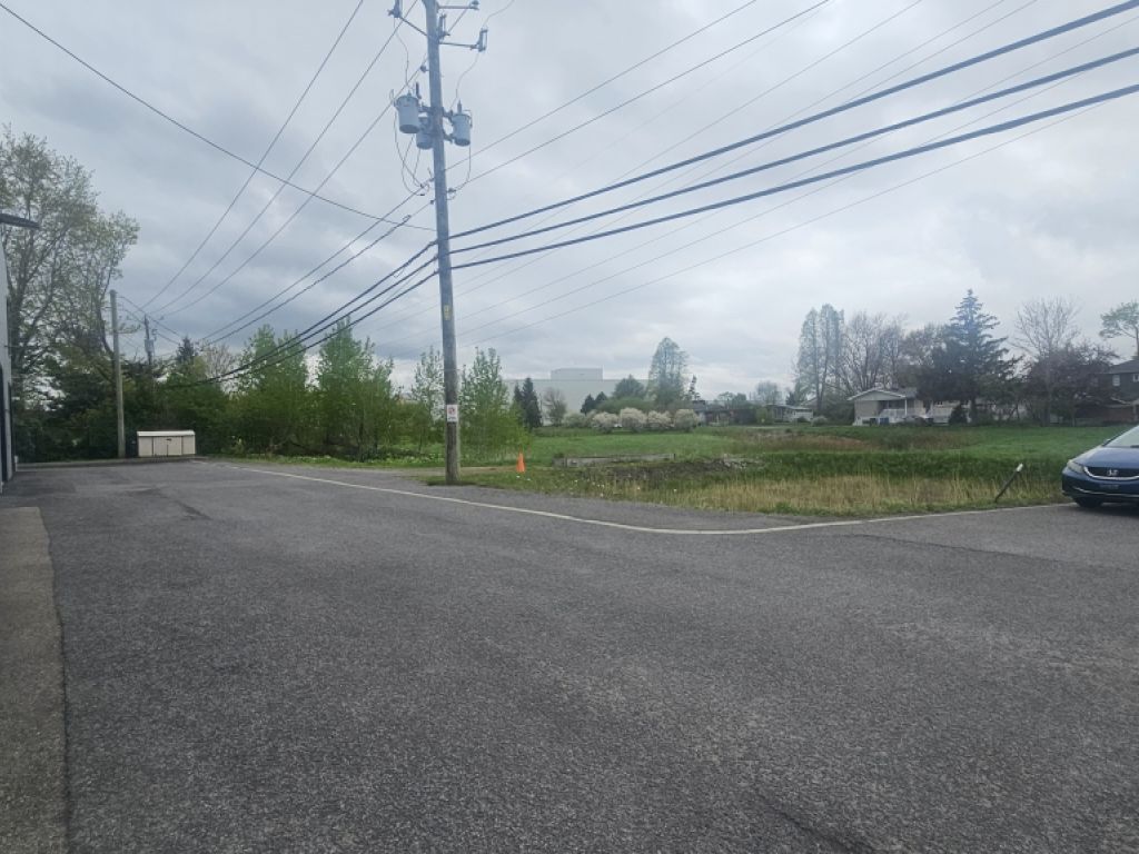 Local commercial  louer | 1445, boulevard Central, Qubec