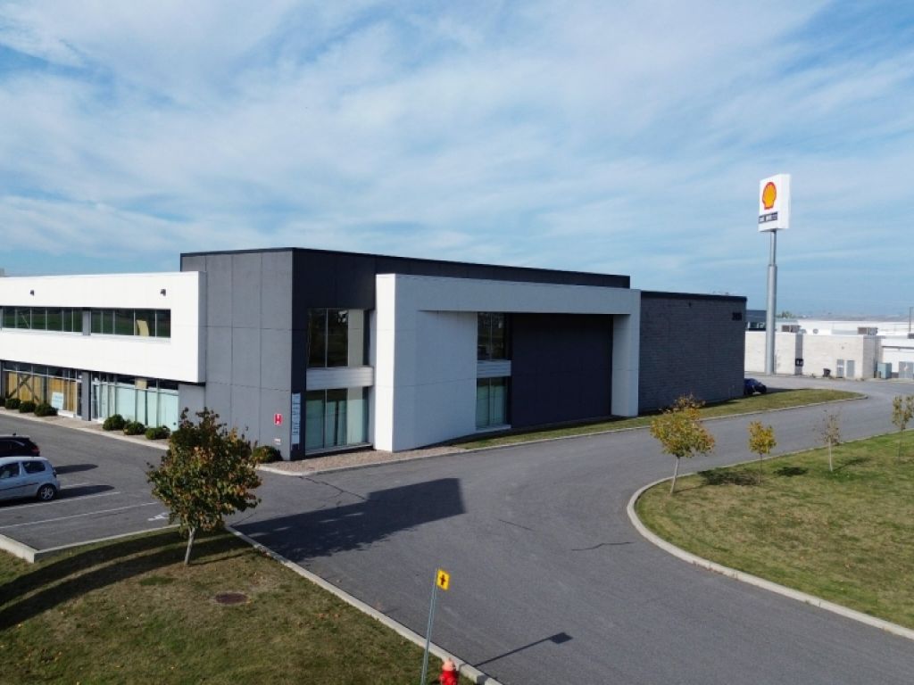 Commercial / Industrial Space for Lease 6000, 9000 et 15000 Sc.ft� Prime Location Along Highway 20