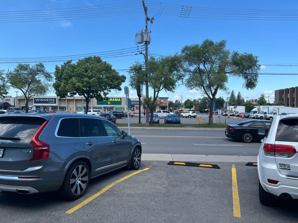 3,400 sqft Prime Location on Jean-Talon Est St-Leonard