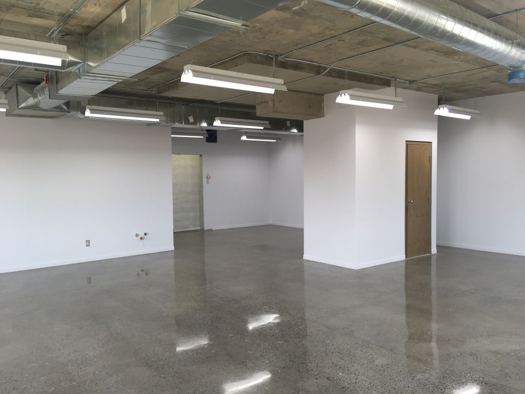 Industrial space 623 to 1424 sq.ft. (with possibility kitchenette) in Montreal-Nord!
