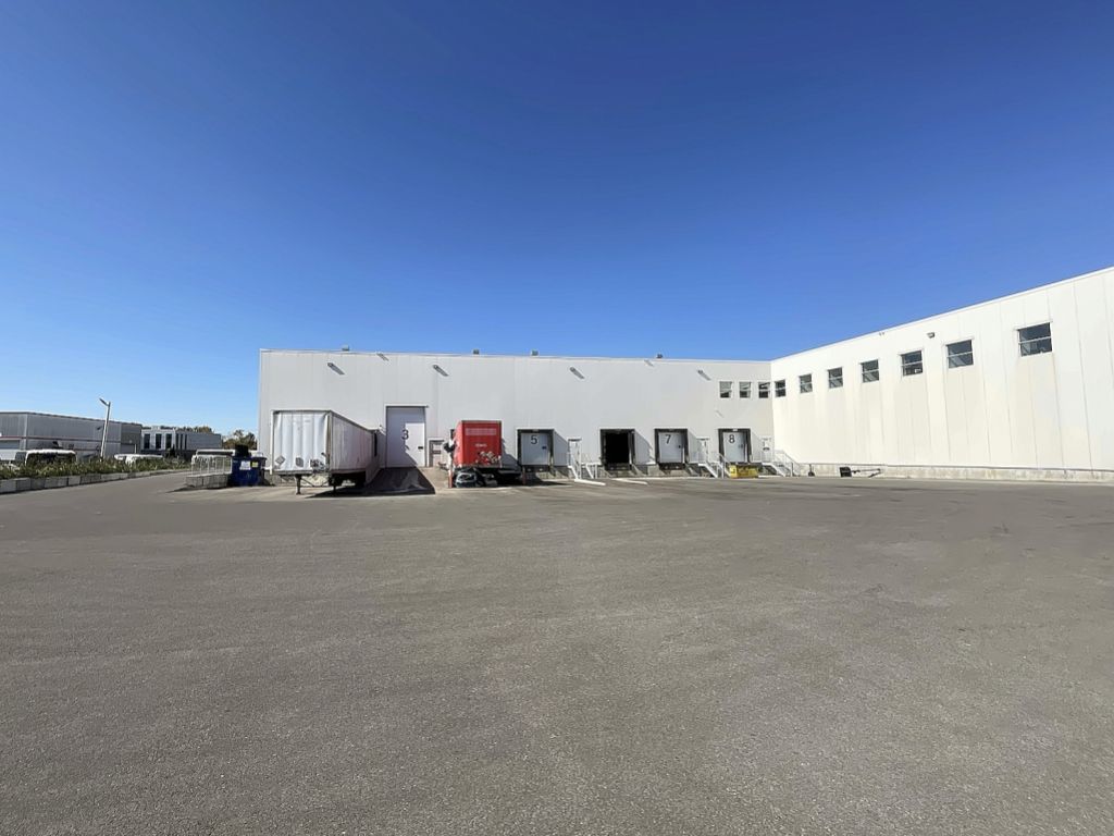 Industrial Space for Rent of 5 577 sq. ft. | | Boisbriand 
