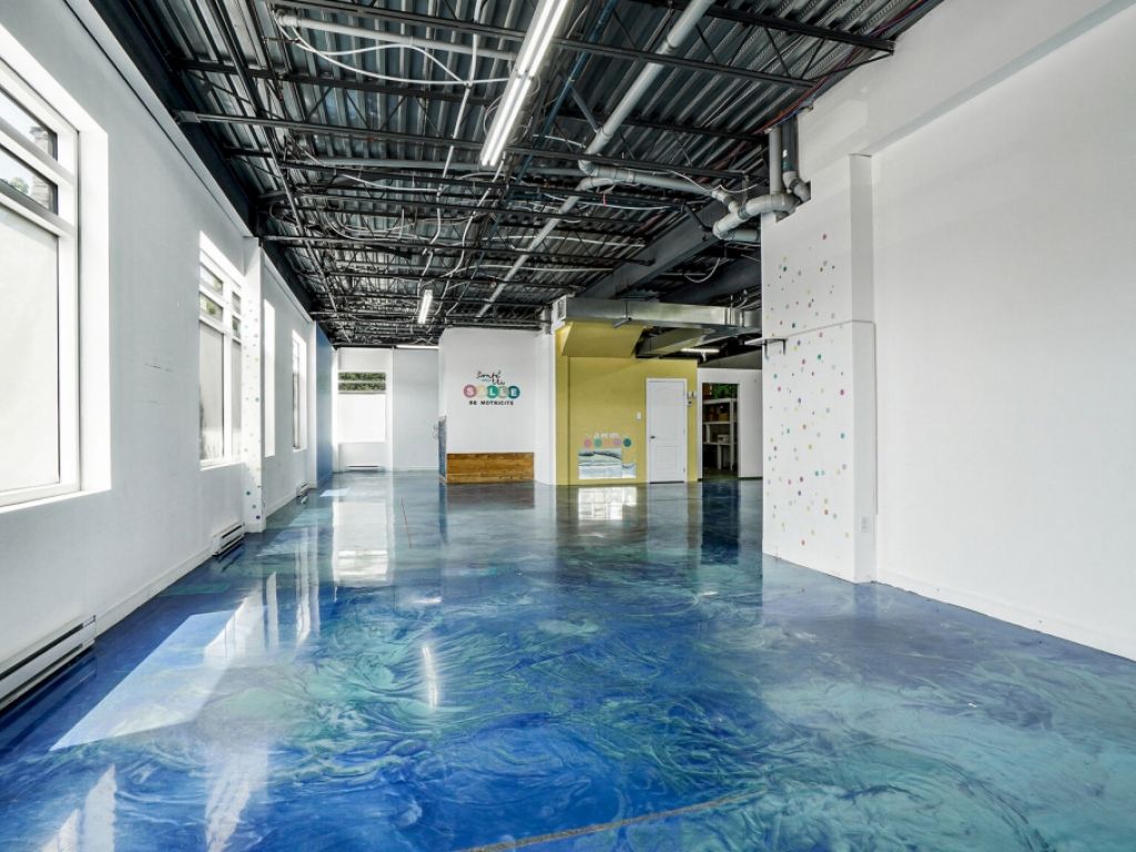 Espace commercial Unit de coin  louer
