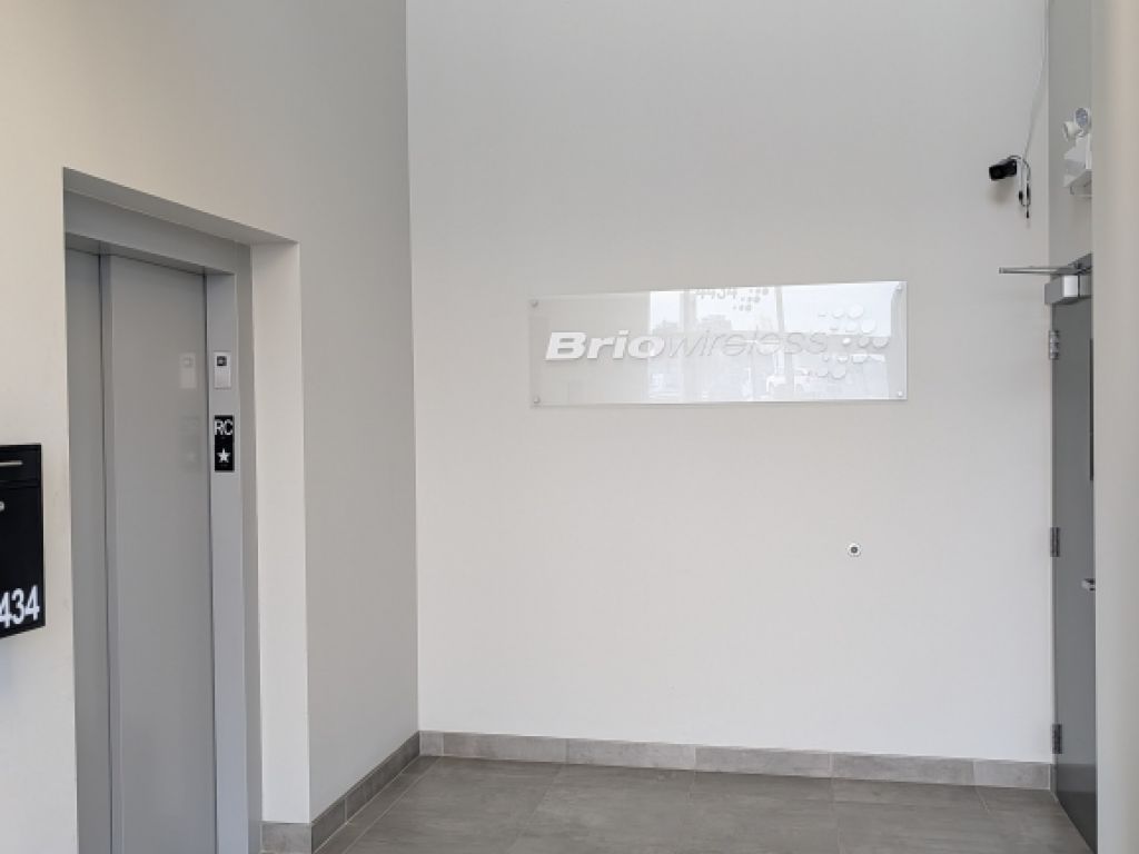 Location bureaux ferm�s et postes de travail - Laval - Acc�s direct A-440