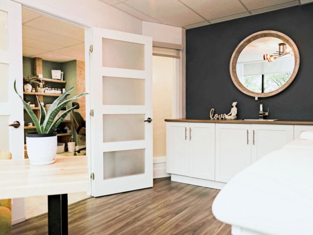 Bureau a louer pour professionnel de la sant  - cl en main dans une clinique de naturopathie bien tablit sur rive sud