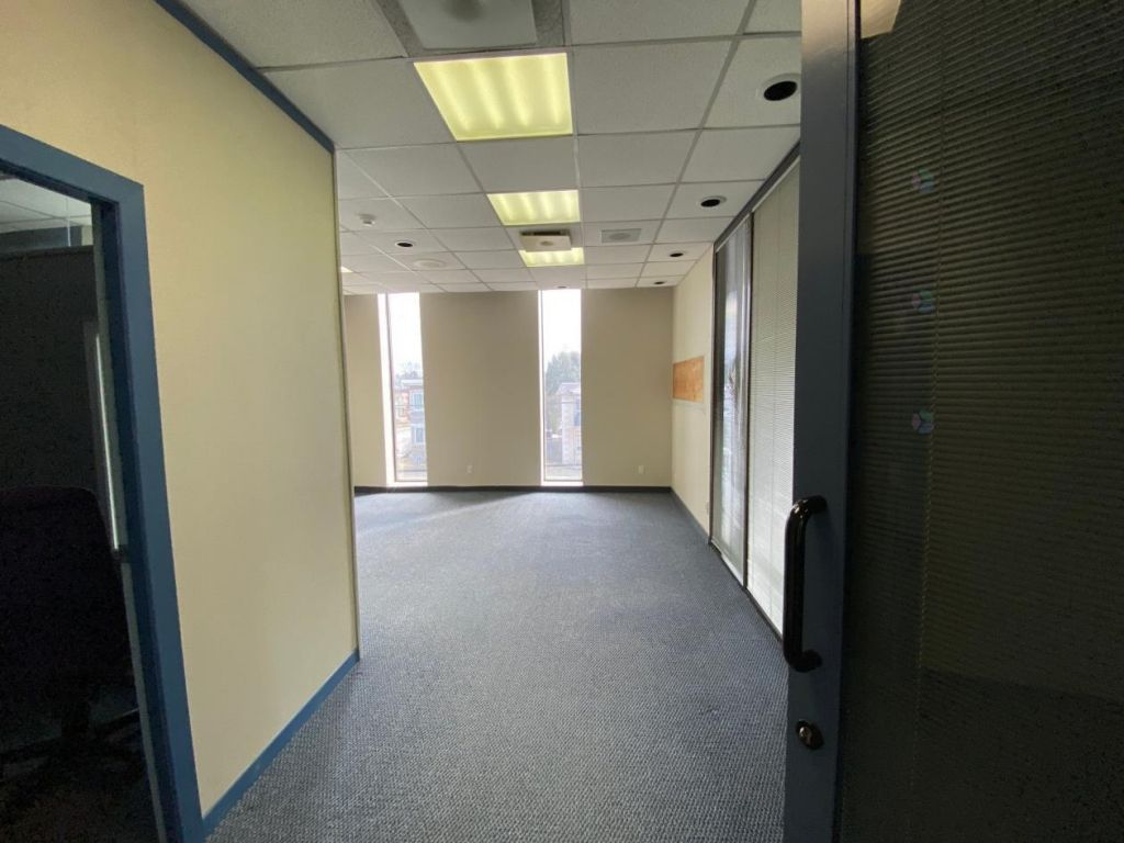 Large office space on 2nd floor, 3,300 sq. ft., St-Jerome (Lafontaine)