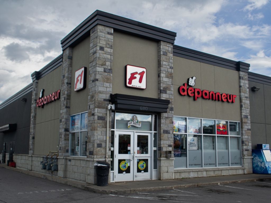 For sale - Formule-1 Convenience Store