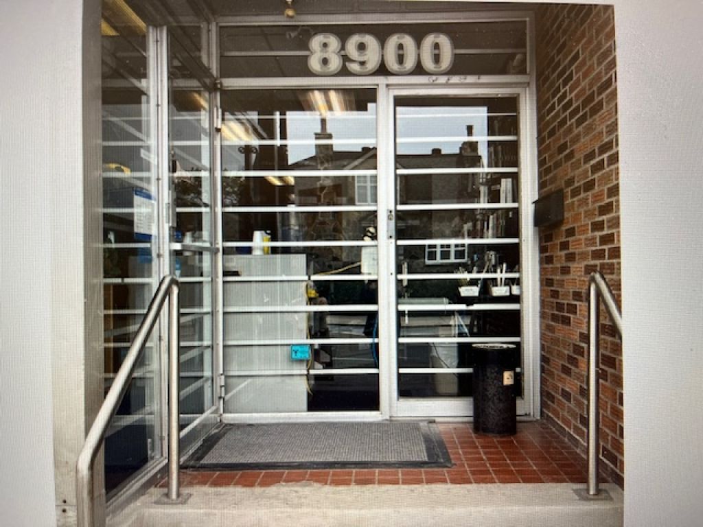 Commercial space on Lajeunesse street ideal for shops and businesses seeking  presence and visibility.