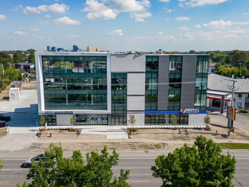 Space / Office for sale or rent 3,404 sqft on 4th floor Brossard