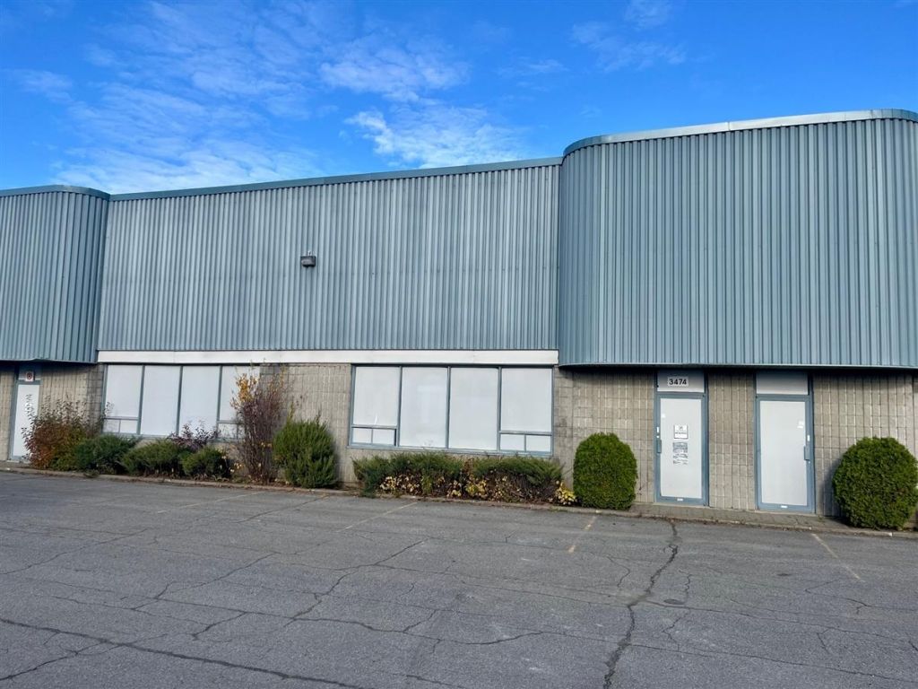 Espace industriel � sous-louer � 3474 Av. Francis-Hughes, Laval (Chomedey)