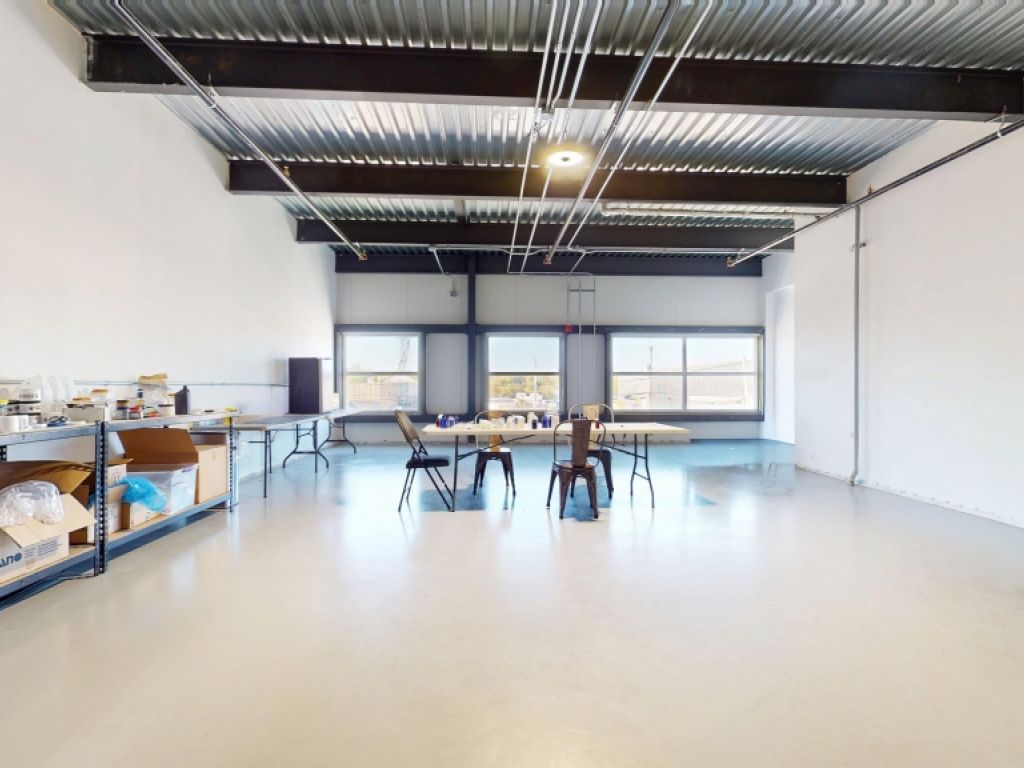 Industrial Space for Rent of 5 577 sq. ft. | | Boisbriand 