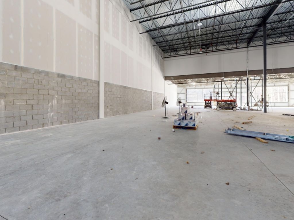 Commercial space for rent in Saint-Jrme - starting at 5,000 sq. ft.