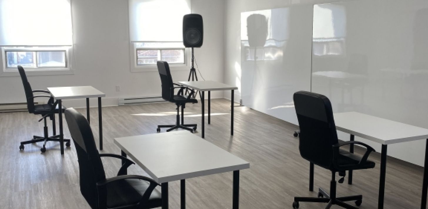 Commercial Lease Takeover  Rare Opportunity in Laval! - For Rent