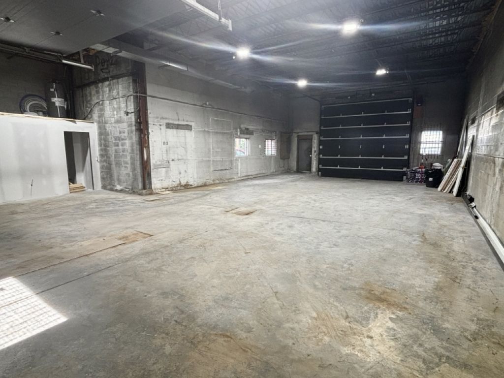 Bureaux  louer avec entrept, 2 tages 3200 pi2 total