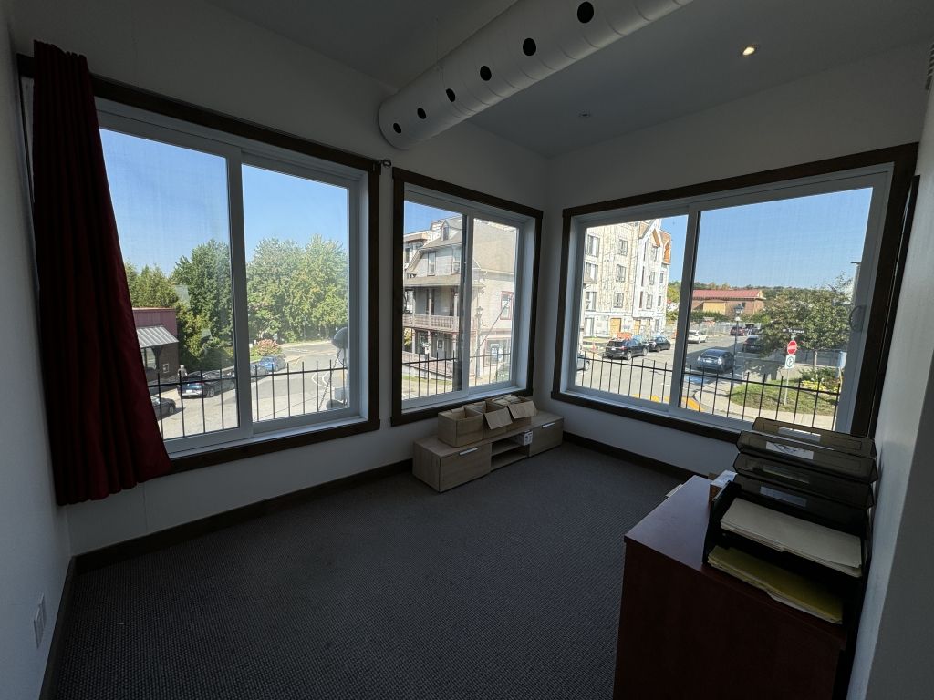 Bureau commercial tout inclus à louer 