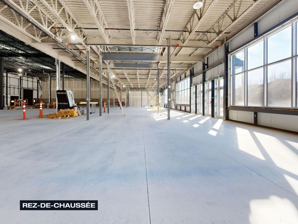 FROM 6765 S.Q.FT INDUSTRIAL SPACES FOR RENT - Saint-Jrme